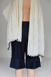 THE PROTECTION SHAWL - Second Image