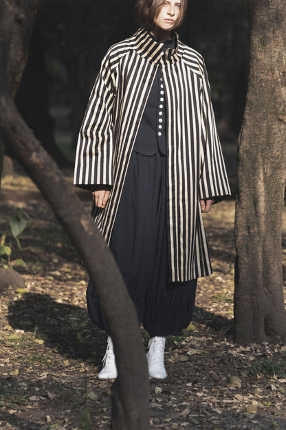 THE PANTALOON IN NAVY