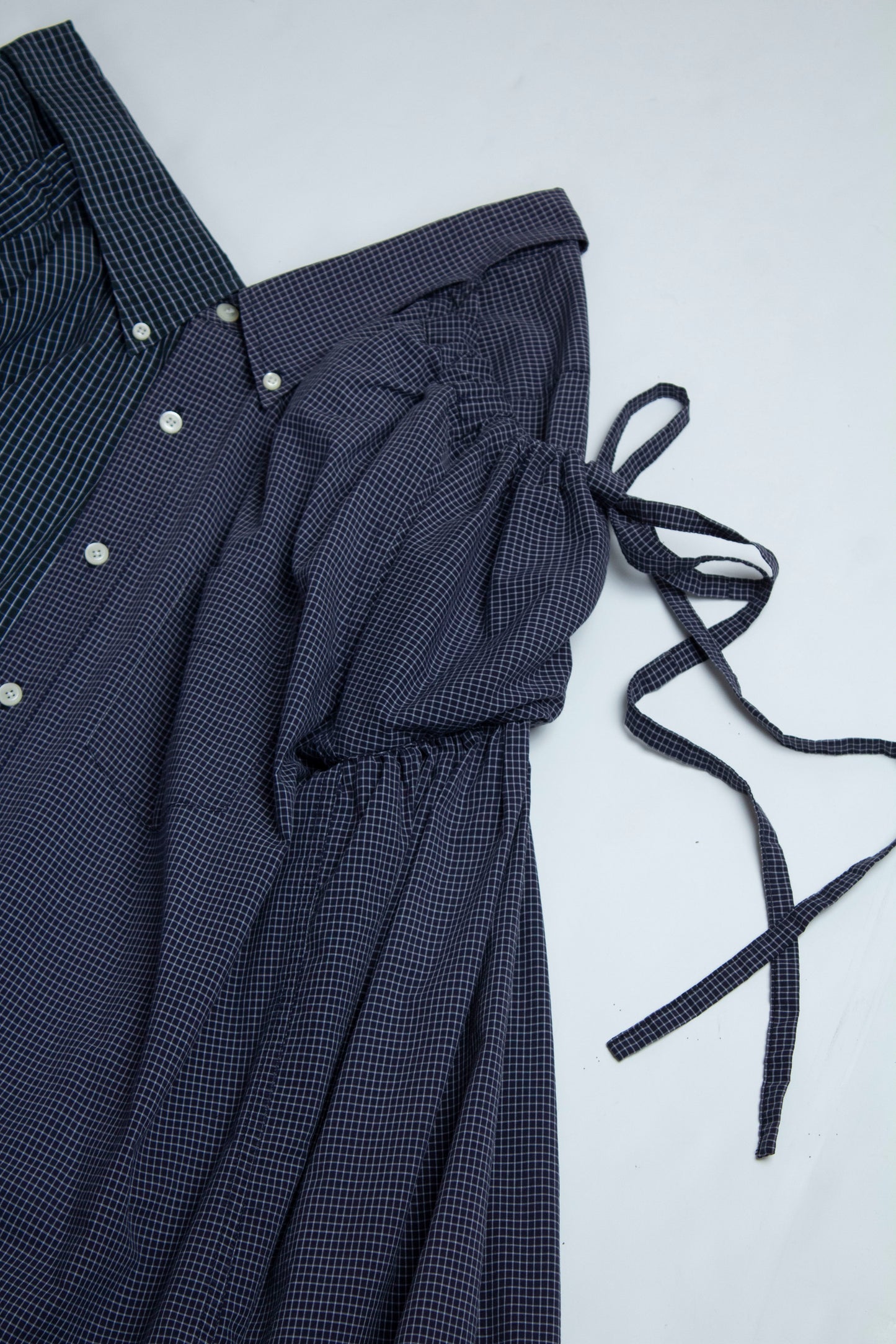 SHKIRT IN NAVY PLAID SIZE MEDIUM